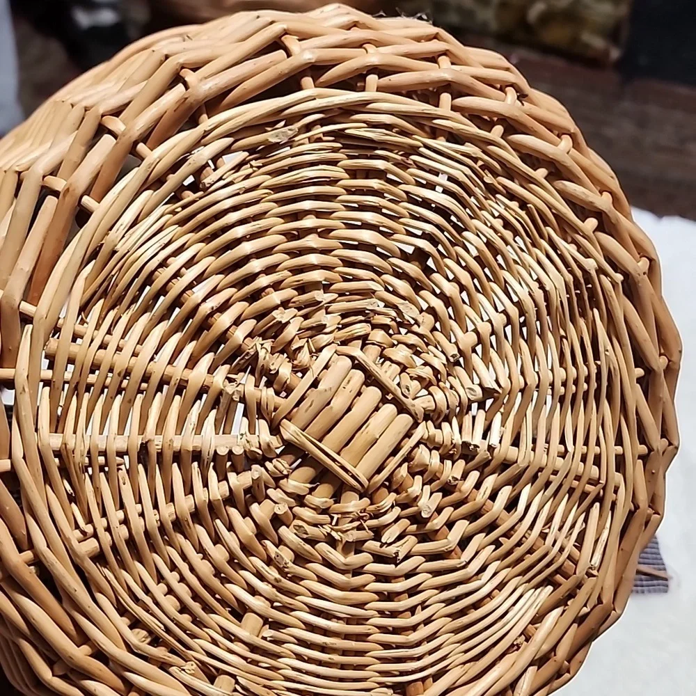 Wicker Basket with Blue Checkered Cloth.  SEE PHOTOS !! - Picture 7 of 7
